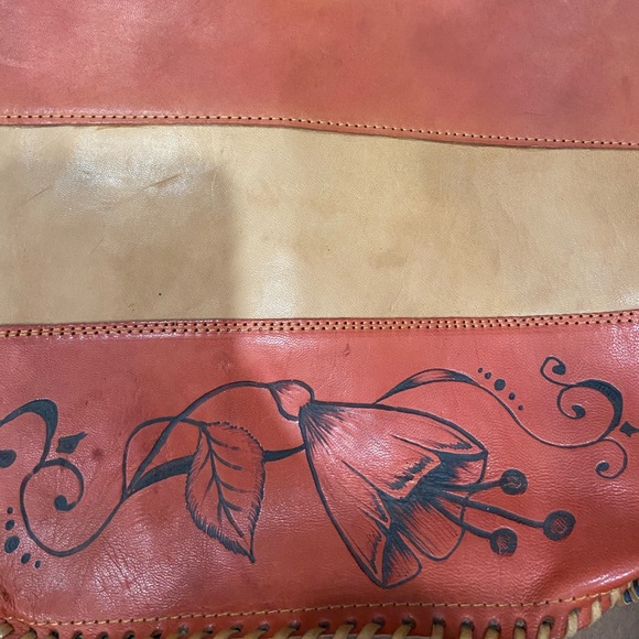 Leather - Picture 4 of 5